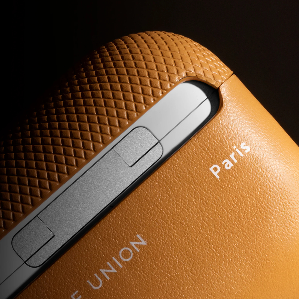 APPRO2-LTHR-KFT, (Re)classic  CASE чехол защитный для AIRPODS PRO 2 кожанный, цвет: крафт !